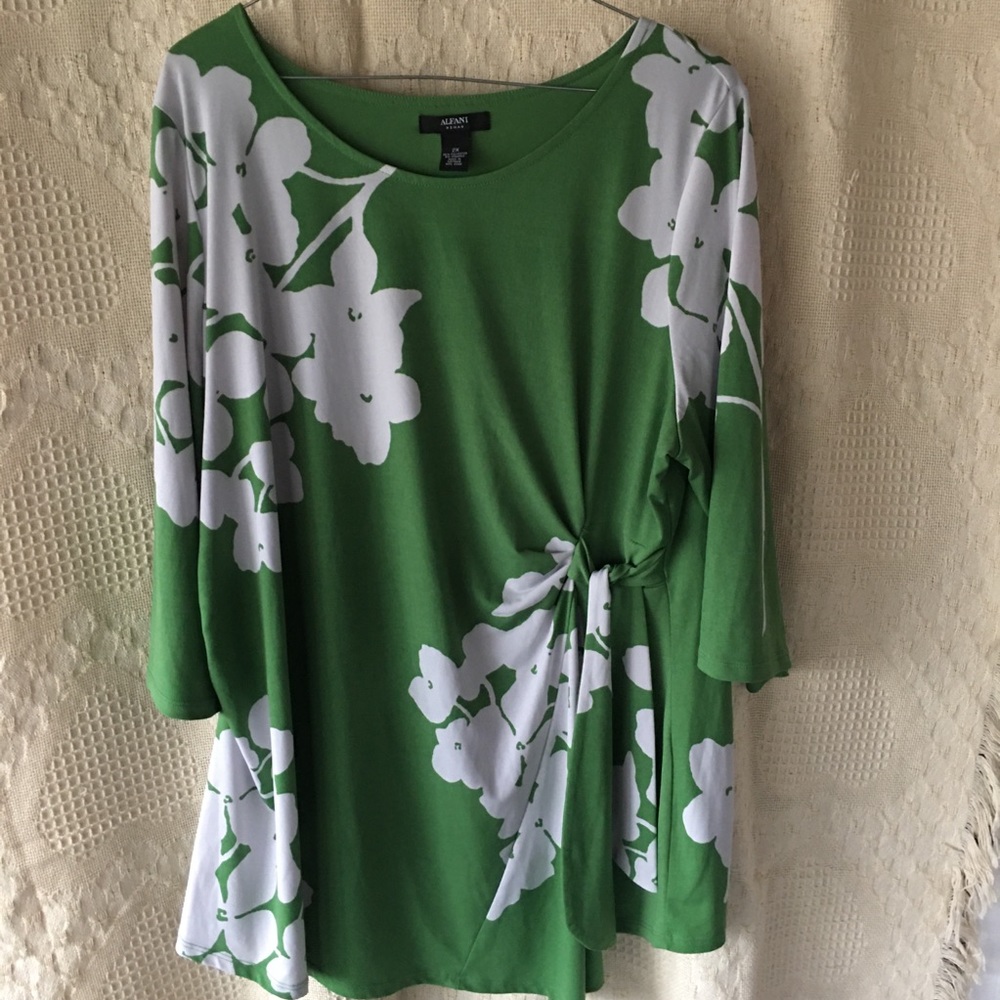Women’s Alfani Green & White Floral Blouse Size 2X
